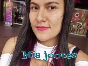 Mia_joones